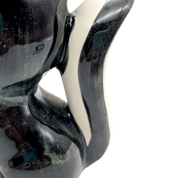 Vintage kitsch ceramic skunk mom and child with chain duo (READ) - Picture 7 of 12